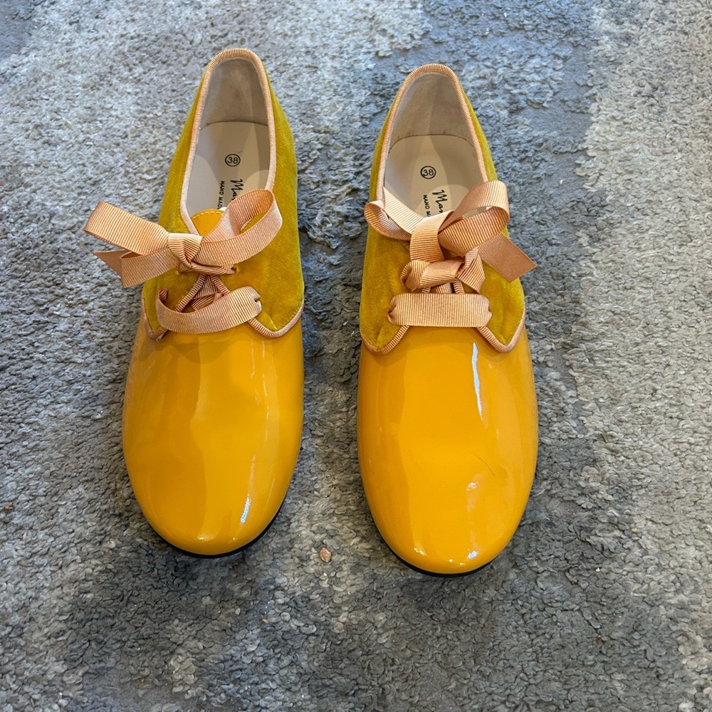 NEW MANUELA de JUAN dress shoes  big kids size